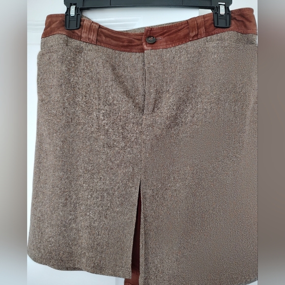 Dolce & Gabbana Dresses & Skirts - Dolce &Gabbana tweed with suede kick pleat skirt 28